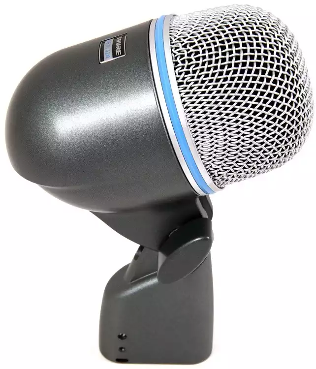 Večnamenski mikrofon BETA 52A